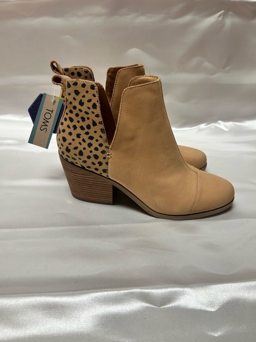 TOMS Women's Tan Chelsea Bootie with Leopard Heel Size 11 NEW w/tags **FLAWED**